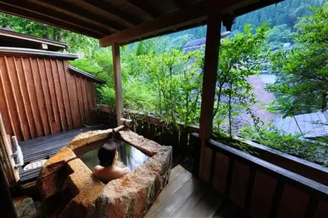 Suite avec onsen en plein air