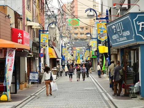 Yokosuka, la rue Dobuita