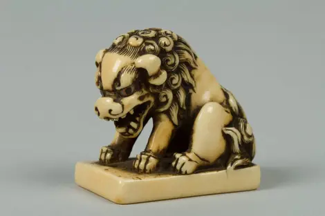 Netsuke représentant un lion