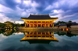 Visit Seoul, South Korea capital city and its royal palace