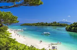 Von allen Stränden in Okinawa ist Kabira auf der Insel Ishigaki wohl einer der magischsten. 