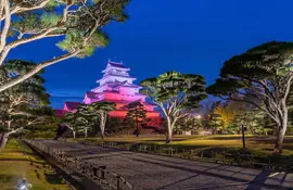 Le château de Tsuruga à AizuWakamatsu, illuminé la nuit