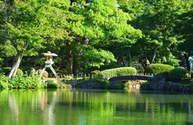 Una visita obligada en Kanazawa: el jardín Kenroku-en, uno de los tres más bellos de Japón