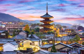 Yasaka Pagoda at night, in Gion, Kyoto old town