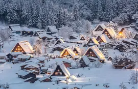 Shirakawago Unesco Weltkulturerbe Dorf in den japanischen Alpen