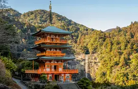 Three-story pagoda with Nachi Falls in the background