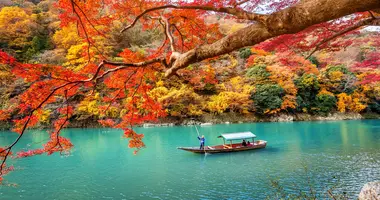 River in Arashiyama during fall : famous touristic site to visit in Kyoto