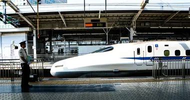 Shinkansen à quai au terminal de Shin-Osaka