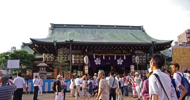 El santuario Tenmangu durante el Tenjin Matsuri.