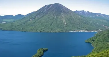 Chuzenji Lake e il Monte Nantai