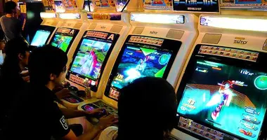 In Tokyo, Taito arcades (Akihabara) terminals together the most talented hardocre gamer.