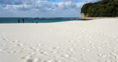 La magnifique plage de sable blanc de Shirahama.