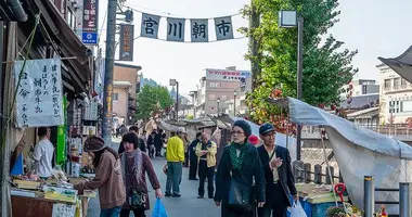 Les allées du marché du matin Miyagawa, à Takayama