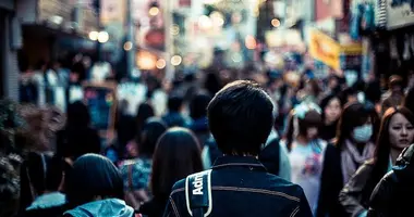 Une rue animée au Japon