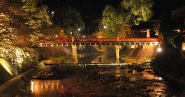 El puente de Nakabashi en Hida Takayama, iluminado.