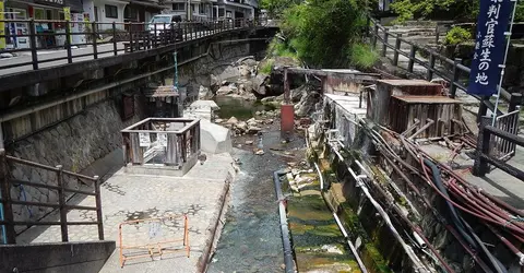 Yunomine Onsen, l'une des plus anciennes stations thermales de la région de Kumano.