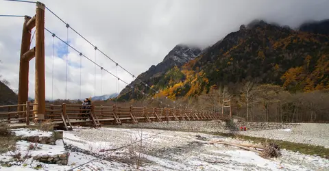 Pont Myôjin dans la vallée de Kamikochi