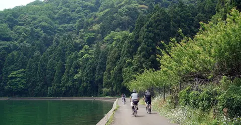 Chemin de randonnée autour des lacs