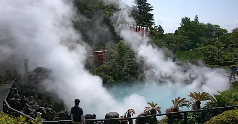 Umi Jigoku se reconoce por sus aguas de color cobalto