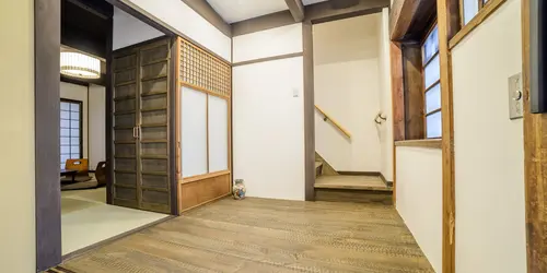 2-Entrance-008