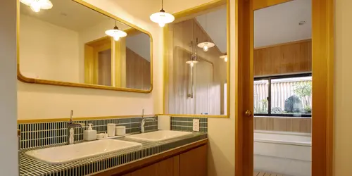 HG2_bathroom