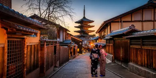 Visiter Kyoto, l'ancienne capitale du Japon, et son quartier historique de Gion. 