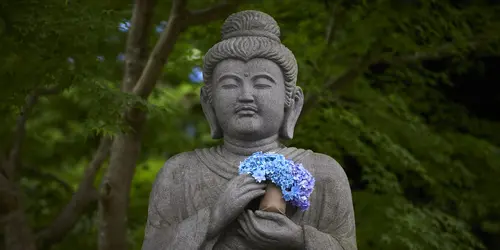 The Hasedera temple, in Kamakura, is worth the trip from Tokyo!