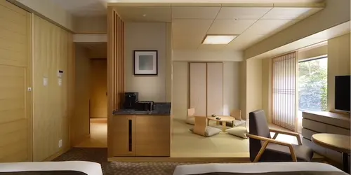 Certains hotels du circuit proposent des chambres au style fusion occidental et traditionnel japonais
