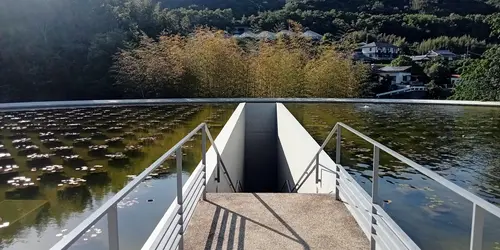 Hompuku-ji ou « Temple de l'eau » par Tadao Andô, sur l'île d'Awaji