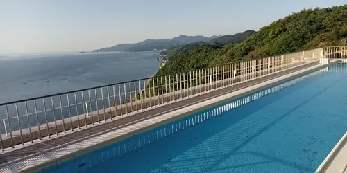 L'hôtel TOTO Seawind Awaji, designé par Tadao Andô